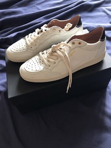 blauer scarpe bianche