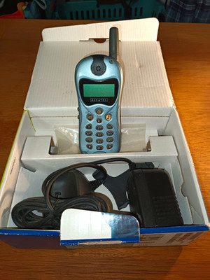 Alcatel One Touch Club db blau Candybar Handy in OVP inkl. Ladegerät