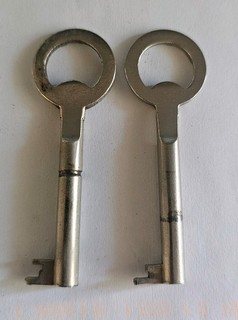 Alte Schrankschlüssel 6 8cm lang 2x