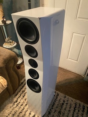 SVS Ultra Evolution Titan 3-Way Tower Speaker with Quad 6.5'' Woofer (Dented)