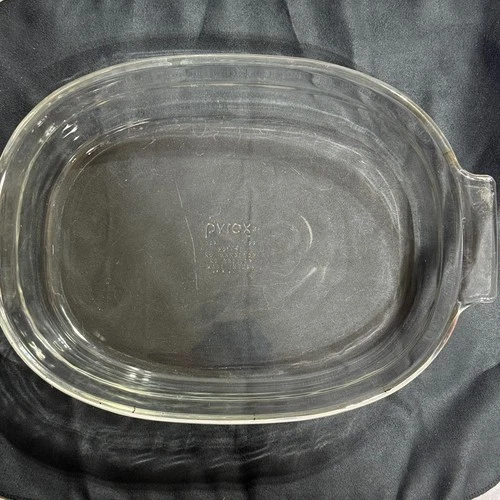 Vintage Pyrex #702 Glass 2 Qt / 1.8 L Oval Baking/ Casserole/ Roaster Dish 12"
