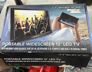 Trexonic Tr D12 Ultra Lightweight Rechargeable Widescreen 12" Led Portable TV