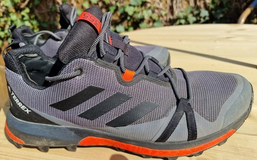 adidas Terrex gore-tex Laufschuh Gr. 9 1/2 (44) schwarz-grau-rot
