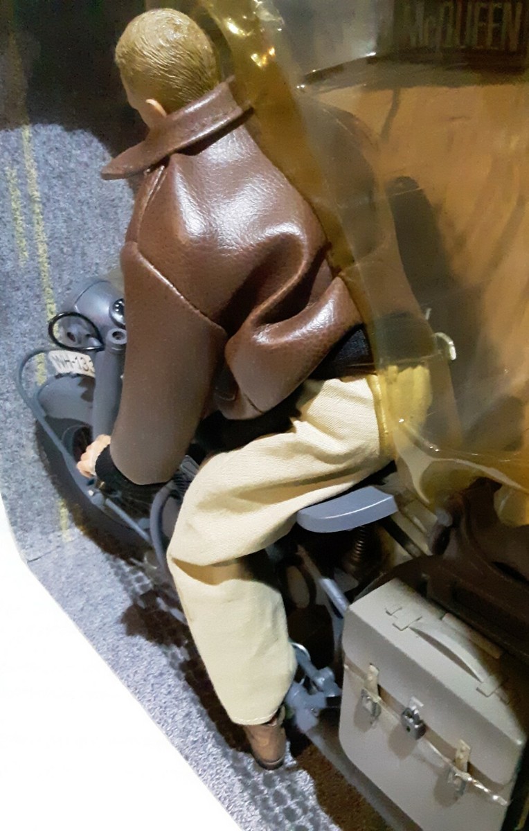 21st CENTURY TOYS STEVE MCQUEEN ACTION FIGURINE ON WW2 21st CENTURY TOYS STEVE MCQUEEN ACTION FIGURINE ON WW2