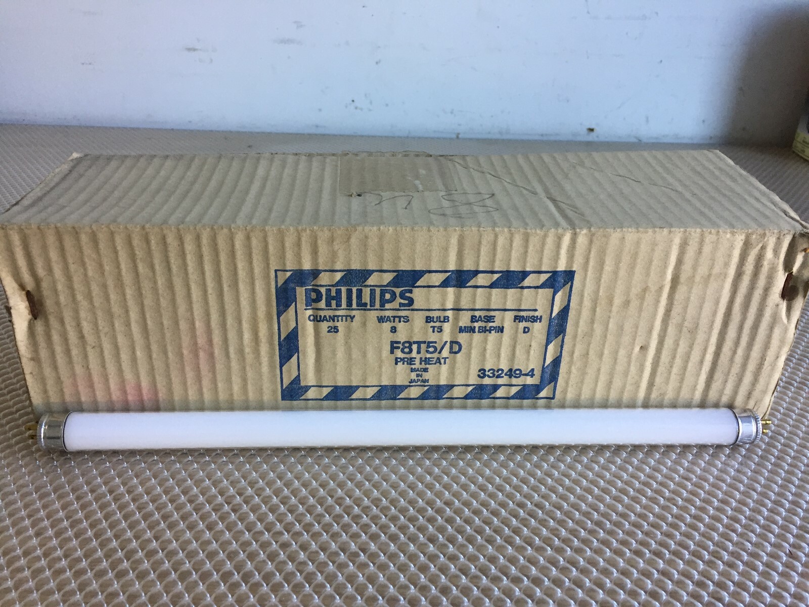 PHILIPS F8T5/D 33249-4 FLUORESCENT BULBS.. LOT 0F 16 | eBay