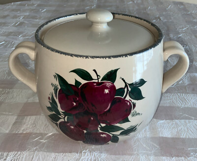 MINT 2.5 QT Home & Garden Party Covered Cookie Jar Bean Pot w/Lid Handles Apple