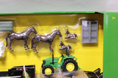 Tomy Ertl ~ John Deere Hauling Set w/ Truck, Trailer, 5075E Tractor and Horses - Picture 6 of 11