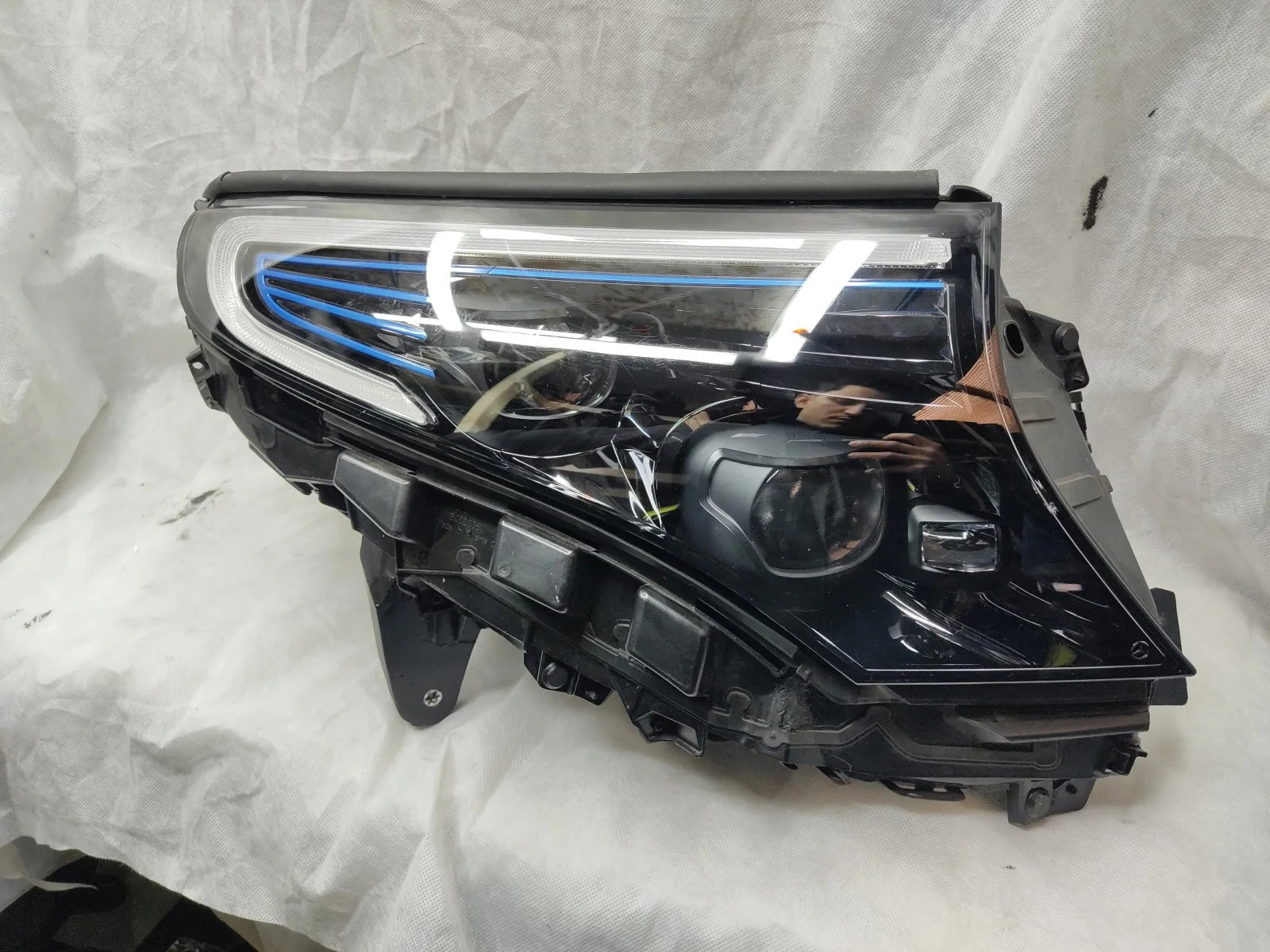 MERCEDES EQC N293 RIGHT SIDE HEADLIGHT 2019-2022 A2939060401 Good Cond