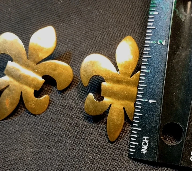 Ladies Gold Earrings For Pierced Ears Preowned  2" Tall ×  1   1/2" Long - Image 3 of 4