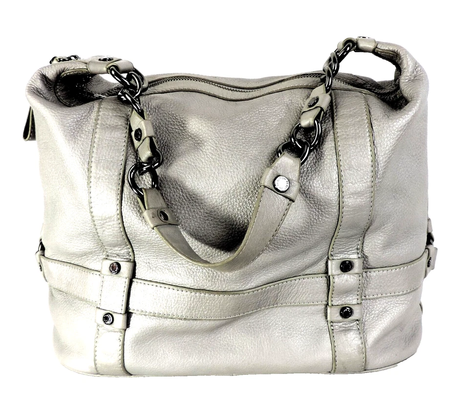 Bolso de hombro hobo de cuero plateado granulado Kenneth Cole Reaction cierre con cremallera Foto 4 de 4
