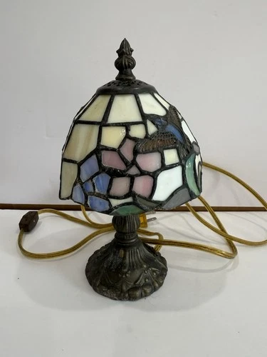Vintage 9.75” Cottage Tiffany Style Hummingbird Stained Glass Table Lamp Works