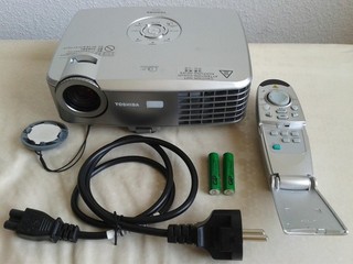 proiettore compatto proiettore TOSHIBA TDP P8 USB/S Video/VGA