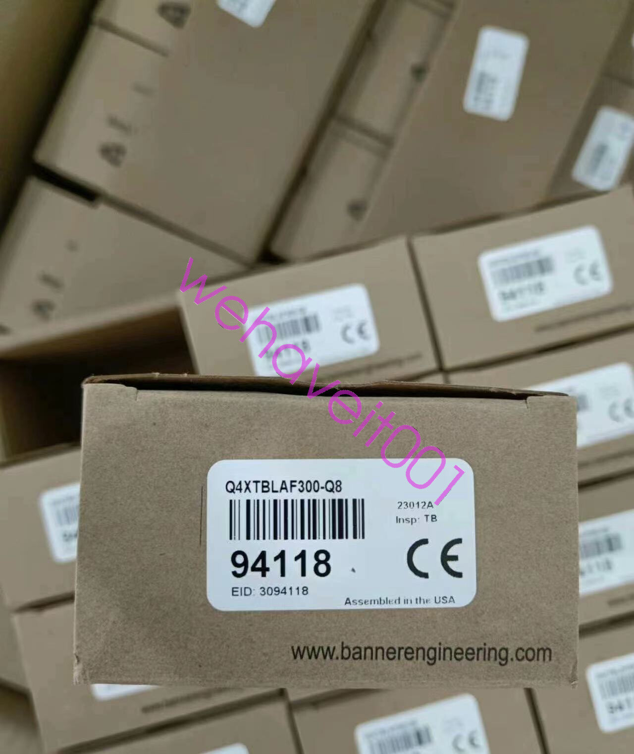 Banner Engineering Q4XTBLAF300Q8 Q4x Rugged Laser Distance Sensor for