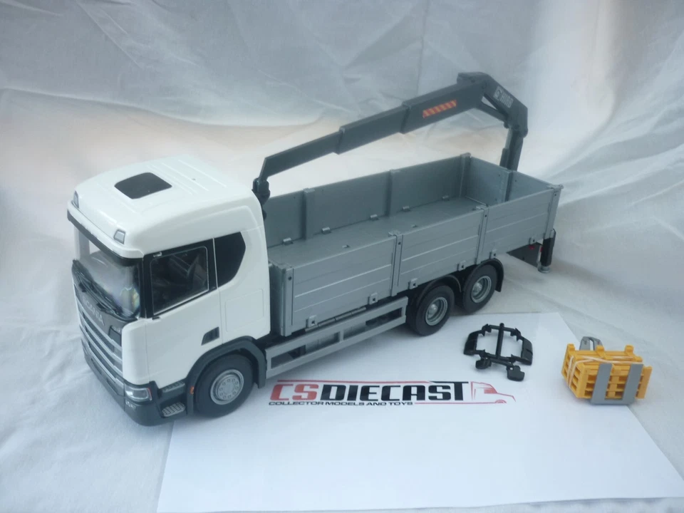 EMEK 1:25th Scania P Crane Truck with Hi-ab White EM50602 - Image 2 of 4