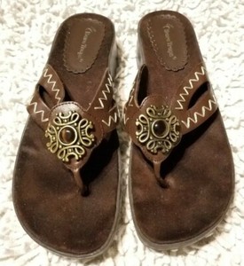 bare traps flip flop sandals