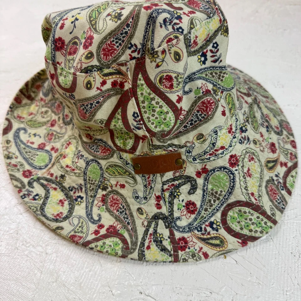 Sombrero Cubo Paisley Colección América Nine West Estampado Floral Foto 2 de 4