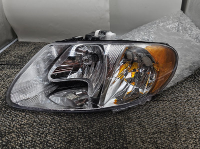 Eagle Eyes CS090-B001L Driver Side Left Headlamp fits 01-06 Dodge Caravan