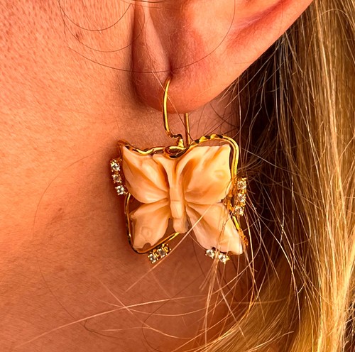 Exquisite Shell Cameo Butterfly Earrings Hand-Carved in Italy - exclusive jewel - Picture 12 of 14