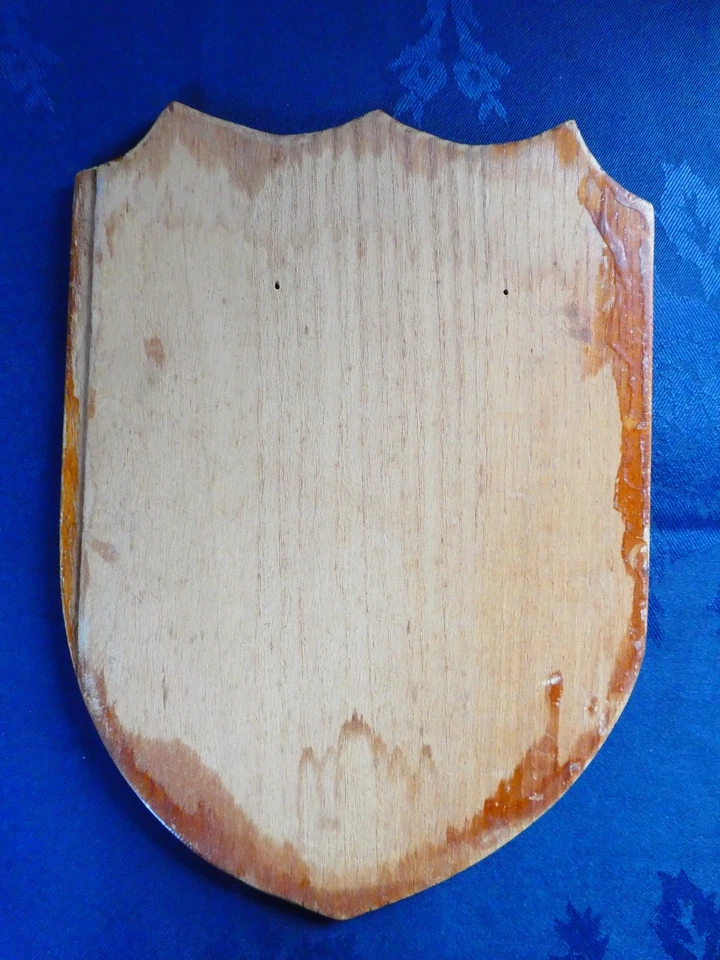 VINTAGE HMS VANGUARD SHIP CREST PLAQUE HAND MADE AND PAINTED REDUCING COLLECTION - Image 2 of 2