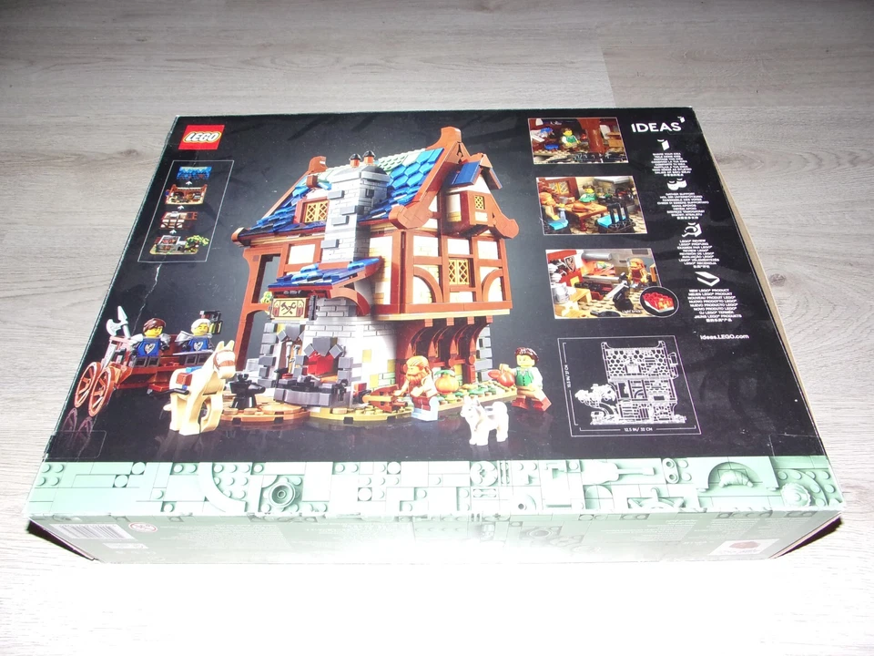 LEGO Ideas 21325 Medieval Blacksmith, photo 2 sur 3