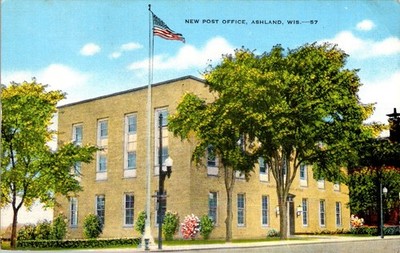 New Post Office Ashland WI E.C. Kropp Co. 1950s Chrome Postcard Unused
