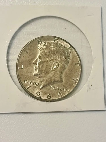 1964 KENNEDY HALF DOLLAR. GOOD STRIKE AU NICELY TONED 90% SILVER