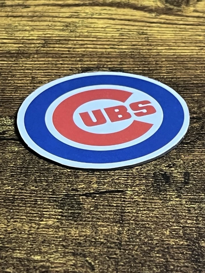 Imán troquelado con logotipo del equipo de béisbol de las Grandes Ligas de Chicago Cubs MLB Foto 2 de 4