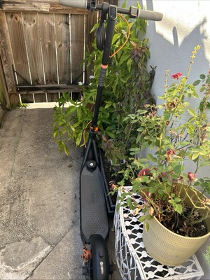 Nine Bot Electric Scooter (no charger)