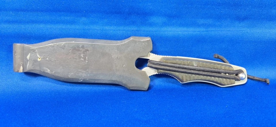 DISCONTINUADO CRKT 3312 Hawk K-AT - Cuchillo de cuello táctico de borde liso con funda Foto 3 de 4