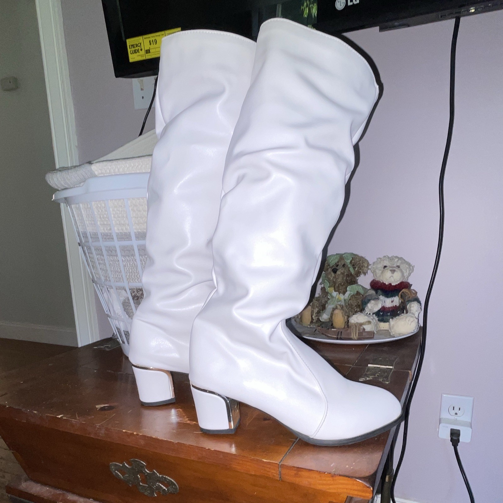 Women’s White Faux Leather Knee-High Boots Round Toe Slip-On Comfort US 9