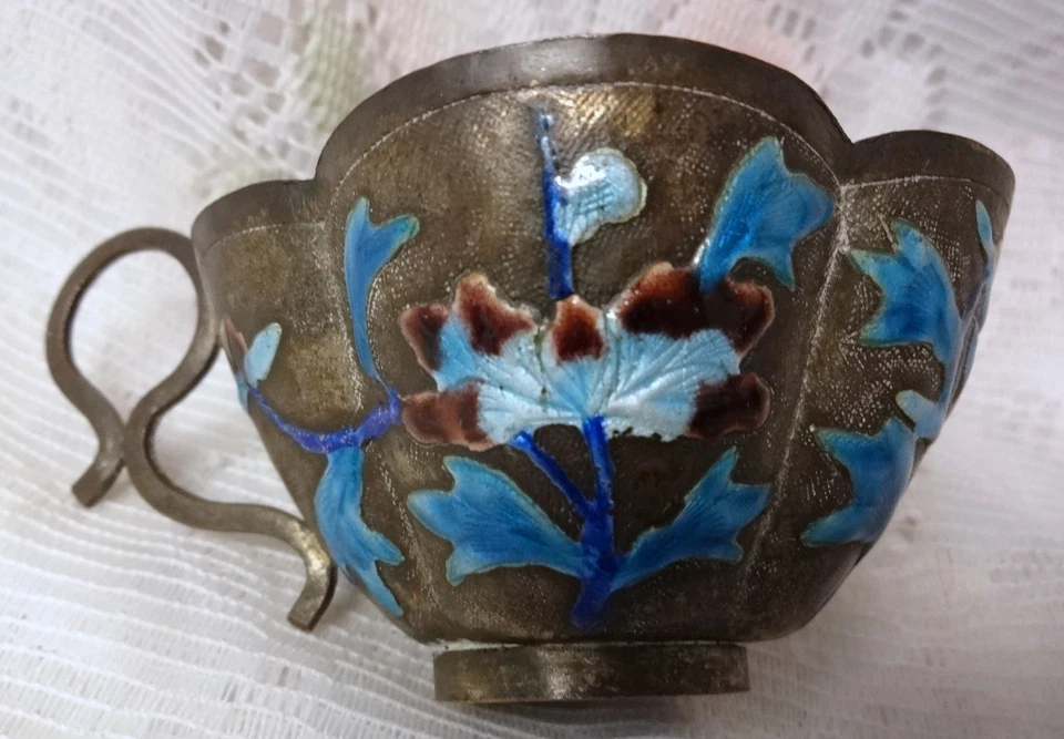 Taza y platillo de té floral antiguo chino de exportación cobre metal esmalte Foto 3 de 4