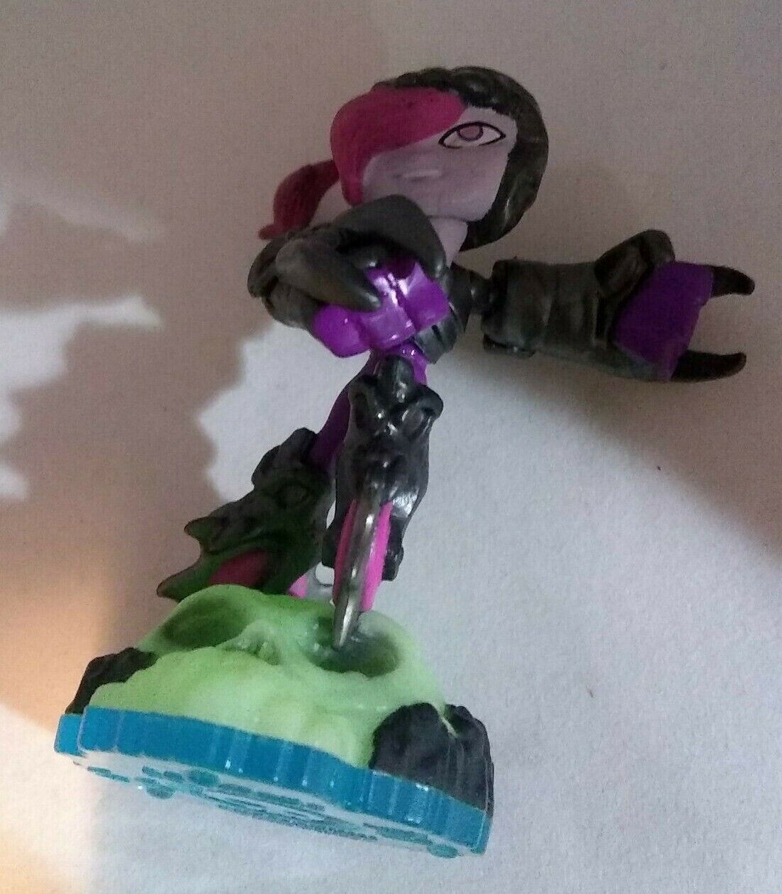 Skylanders Trap team Swap force character: Roller Brawl Undead