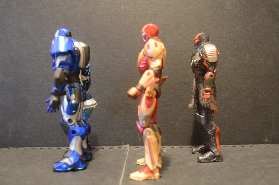 Figuras de acción Iron Man 2 Concept Series Mission Tech Armor ToysR Us 2010 Foto 4 de 4