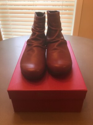 Munro Booties. Stylish low wedge heel. Inside zippers. Stunning red color