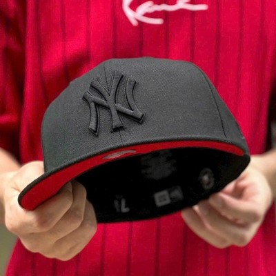 帽子 NEW ERA the Apartment YANKEES CAP New Era NY Yankees Black Fitted Cap Red Undervisor Streetwear Hip