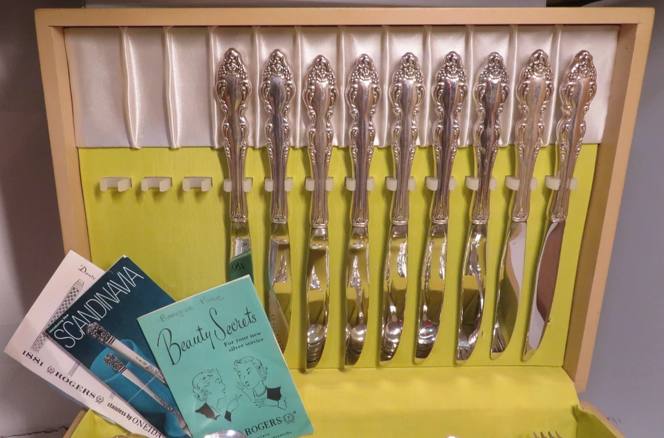 Vintage Oneida 1881 Rogers Baroque Rose Flatware Set & Box 60 Pc Silverplate 8pl - Image 2 of 4