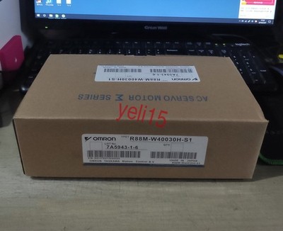 1PC New Omron R88M-W40030H-S1 Servo Motor