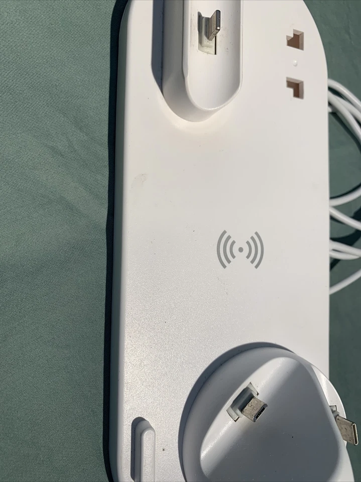 Dock Charging station compatible with Android and iPhone & earbuds - Image 4 of 4