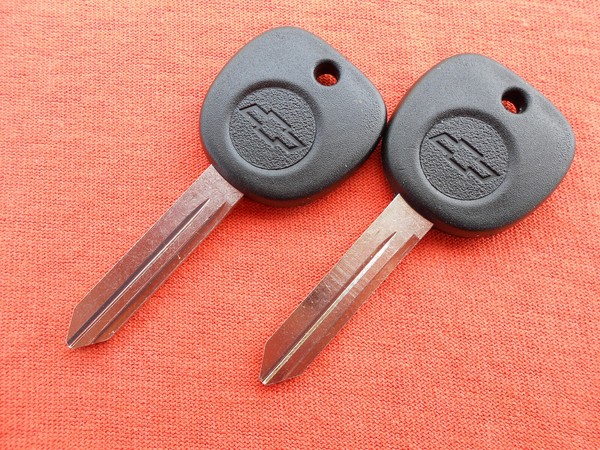 2 CHEVY SILVERADO TRUCK OEM  KEY BLANKS 1999 2000 2001 2002 2003 2004 2005 2006