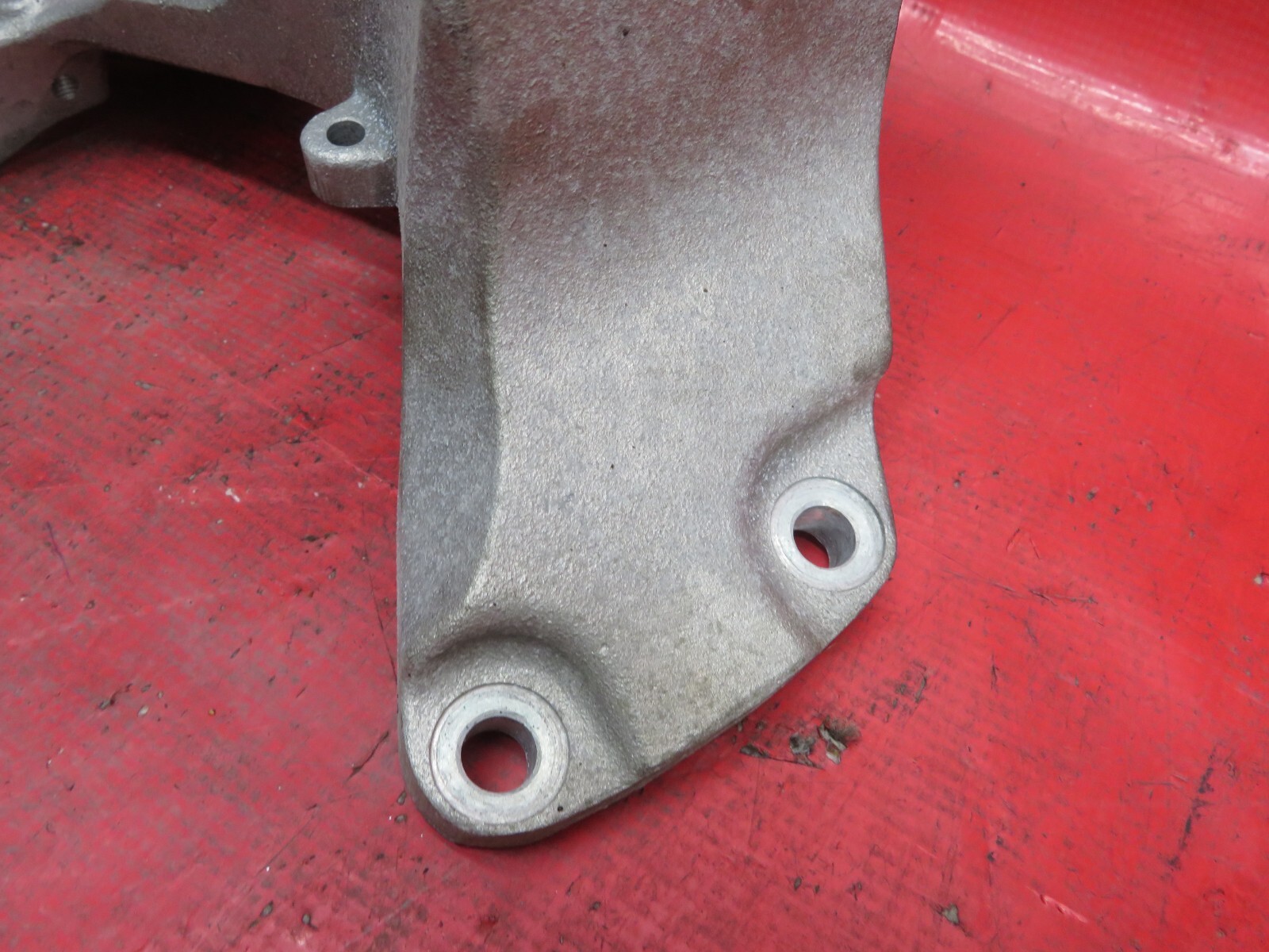2006 BENTLEY FLYING SPUR  RIGHT PASSENGER MOTOR MOUNT BRACKET