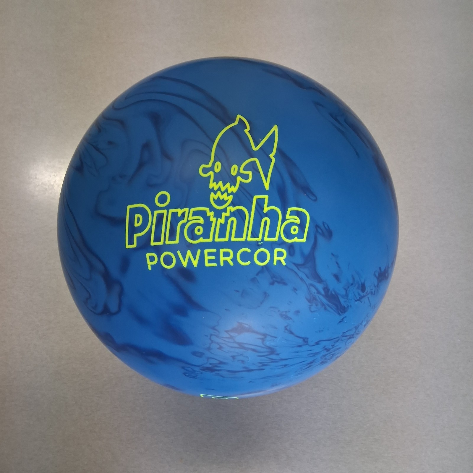 Columbia 300 Piranha PowerCOR  1ST QUALITY BOWLING ball 16 l