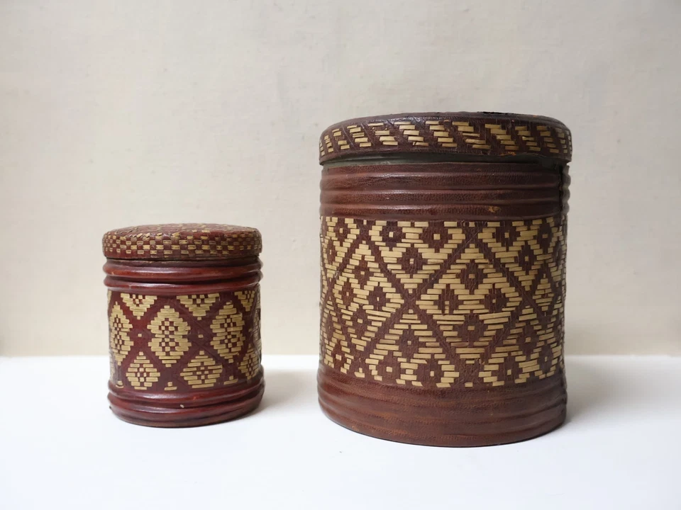 Anciennes 2 Boîte tôle recouvertes de vannerie Tabac Afrique XIX-XXe siècle - Photo 3/4