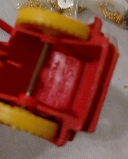 Triciclo de policía de goma castaño rojizo de colección rojo Foto 4 de 4