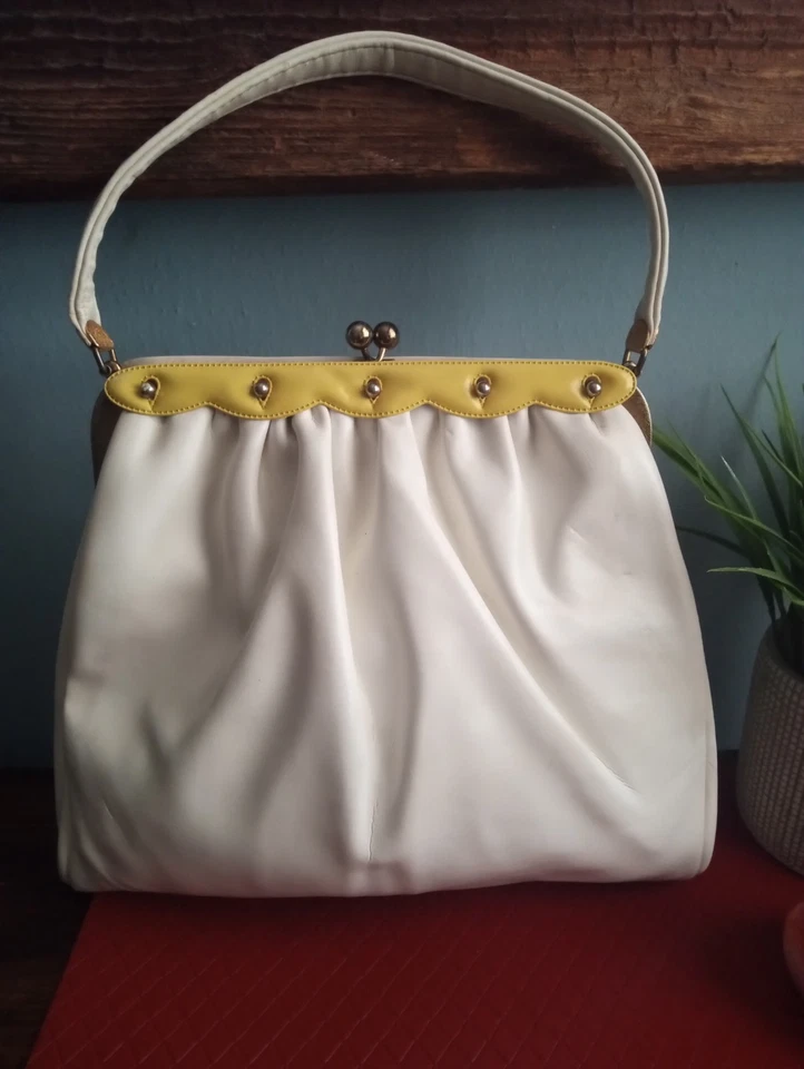 A Beautiful Vintage White And Yellow Soft Leather From 1950 Pocketbook - Image 3 of 4