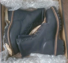 Red Wing Irish Setter 83817  Work Boot for Men, Size 9 EE Black