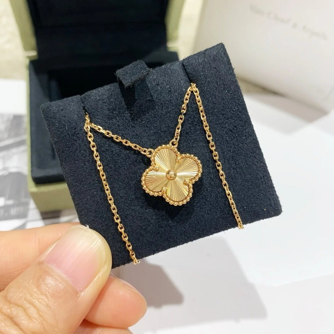 Authentic Van Cleef & Arpels 18K yellow Gold Vintage Alhambra Necklace