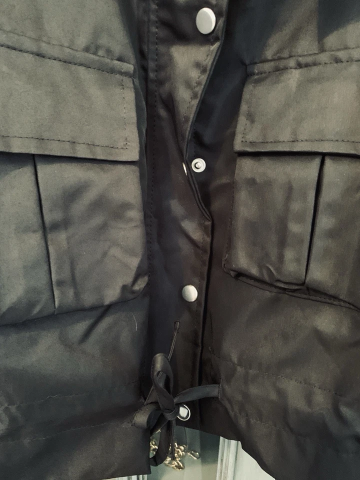 Women’s black military-style cropped jacket with cargo pockets. Size L - Image 2 of 4