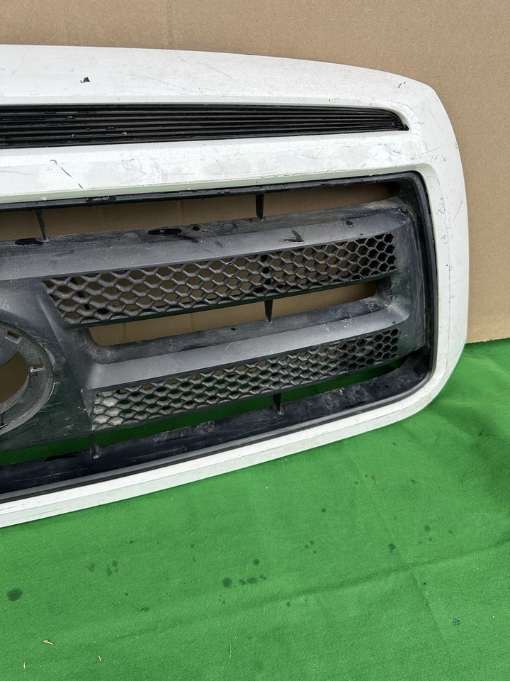 2010 2011 2012 2013 Toyota Tundra Front Upper White Grill Grille 53111-0C180 OEM - Image 4 of 4