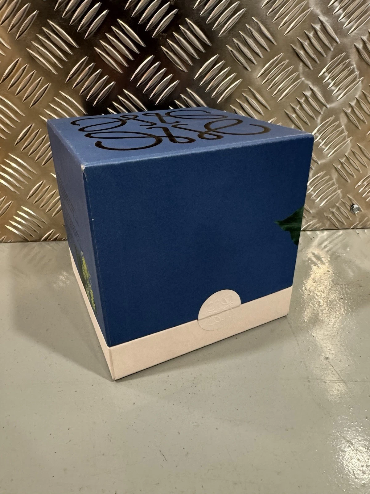 Loewe Medium Ivy Scented Wax Candle Ivy 610g Brand New Sealed 5