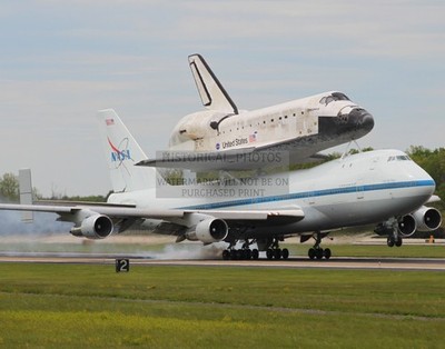 SPACE SHUTTLE DISCOVERY ARRIVING WASHINGTON DC 2012 11X14 PHOTO
